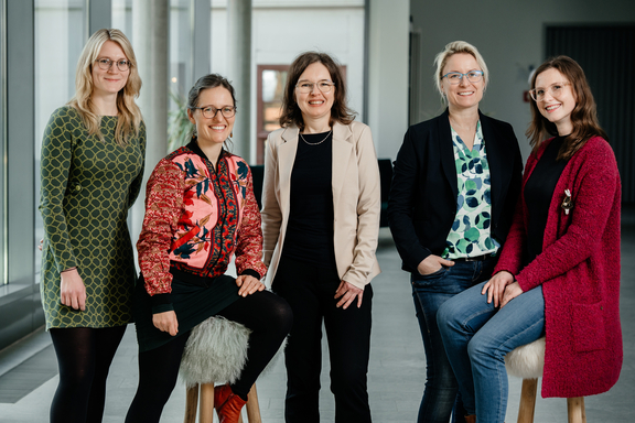 Ein Gruppenbild der Mitglieder des Angestellten-Ausschusses: V.l.n.r.: Franziska Schwarz, Cathleen Gottbehüt, Anja Thate, Pia Scherzberg, Julia Linß.